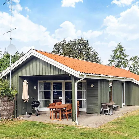 Four-bedroom In Væggerløse 19 Feriehus Bøtø By