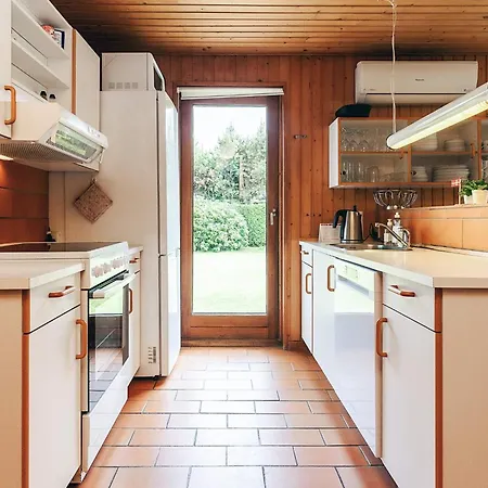 Feriehus Four-bedroom In Væggerløse 19 Bøtø By