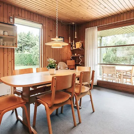 Four-bedroom In Væggerløse 19 Bøtø By